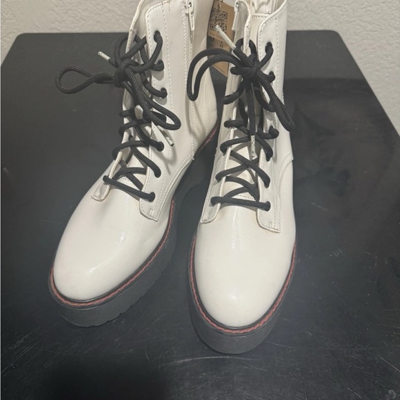 Steve Madden White Platform Boots Women's 10 NWT no box #S102 - Picture 1 of 5